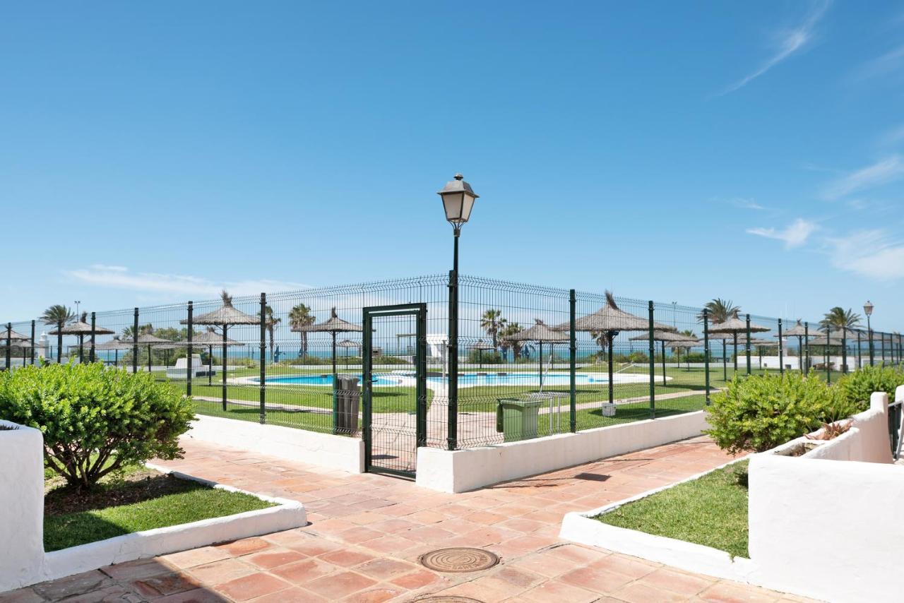 Barrosa Primera Linea De Playa 奇克拉纳－德拉弗龙特拉 外观 照片
